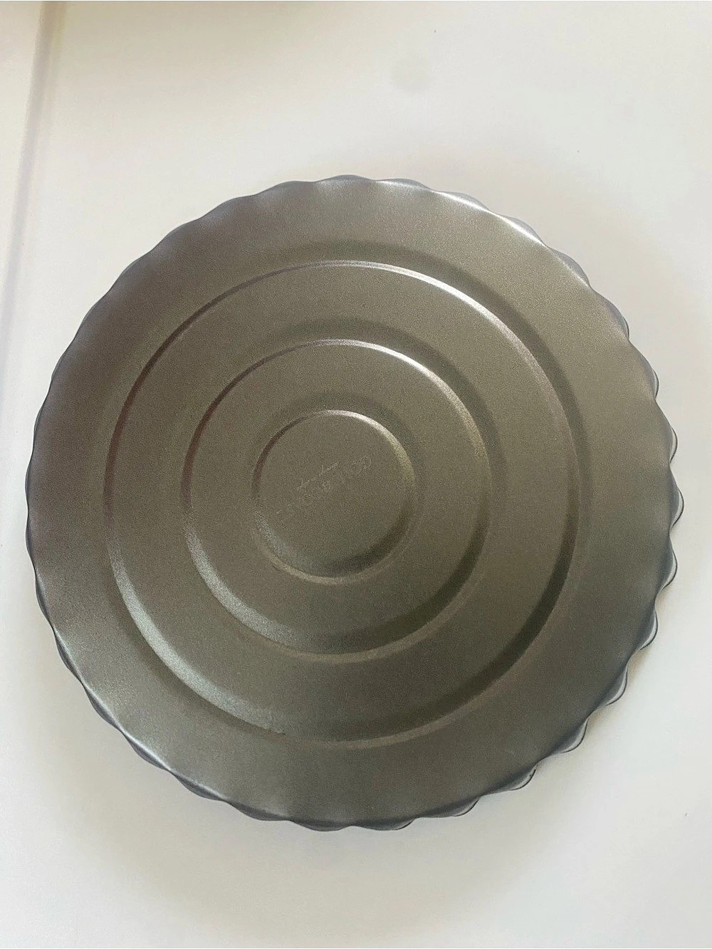 Gold Coast Fluted Round Tart Pan in Gray